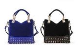 Bolsa de couro nas cores azul e preto